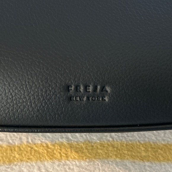 Small Black Crescent Shoulder Bag Roma by Freja New York - Picture 3 of 9